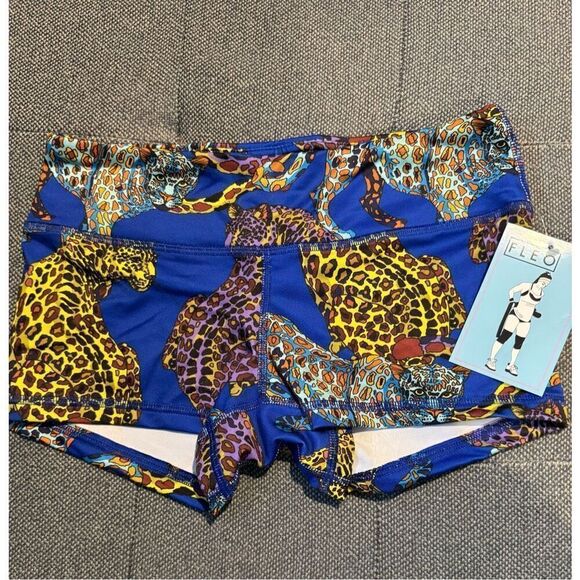 NWT Fleo Leopards Leo Walks shorts OG size small hard to find - Picture 2 of 5